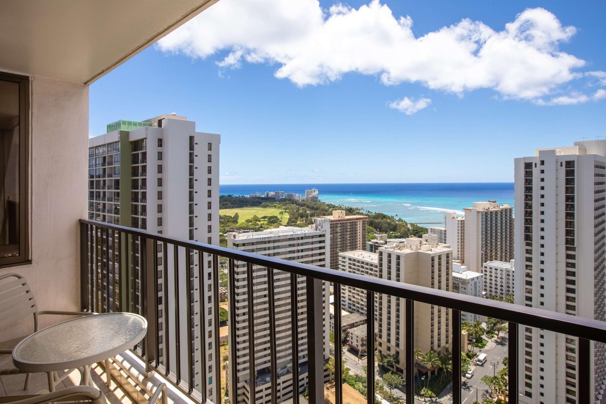 Aparthotel Aston At The Waikiki Banyan Honolulu Esterno foto
