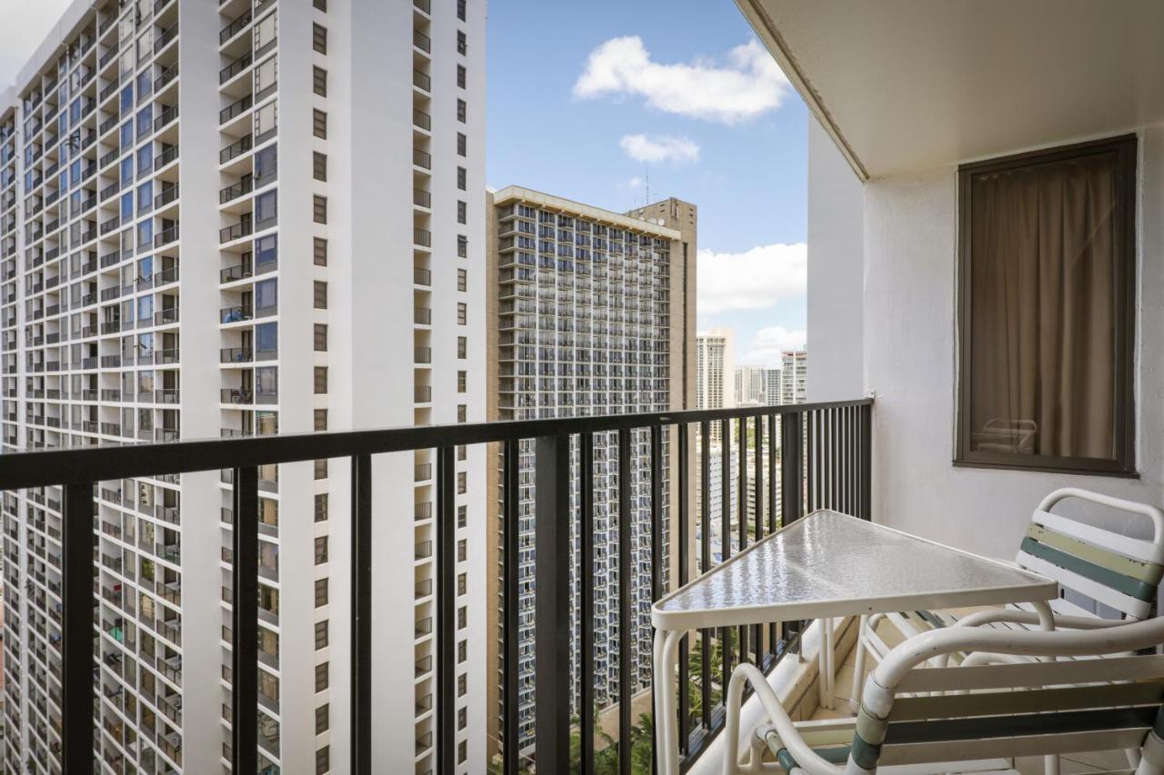Aparthotel Aston At The Waikiki Banyan Honolulu Esterno foto