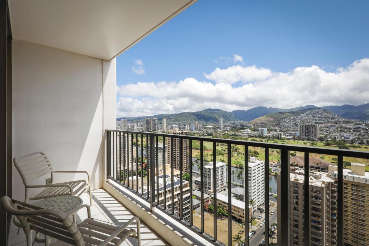 Aparthotel Aston At The Waikiki Banyan Honolulu Esterno foto