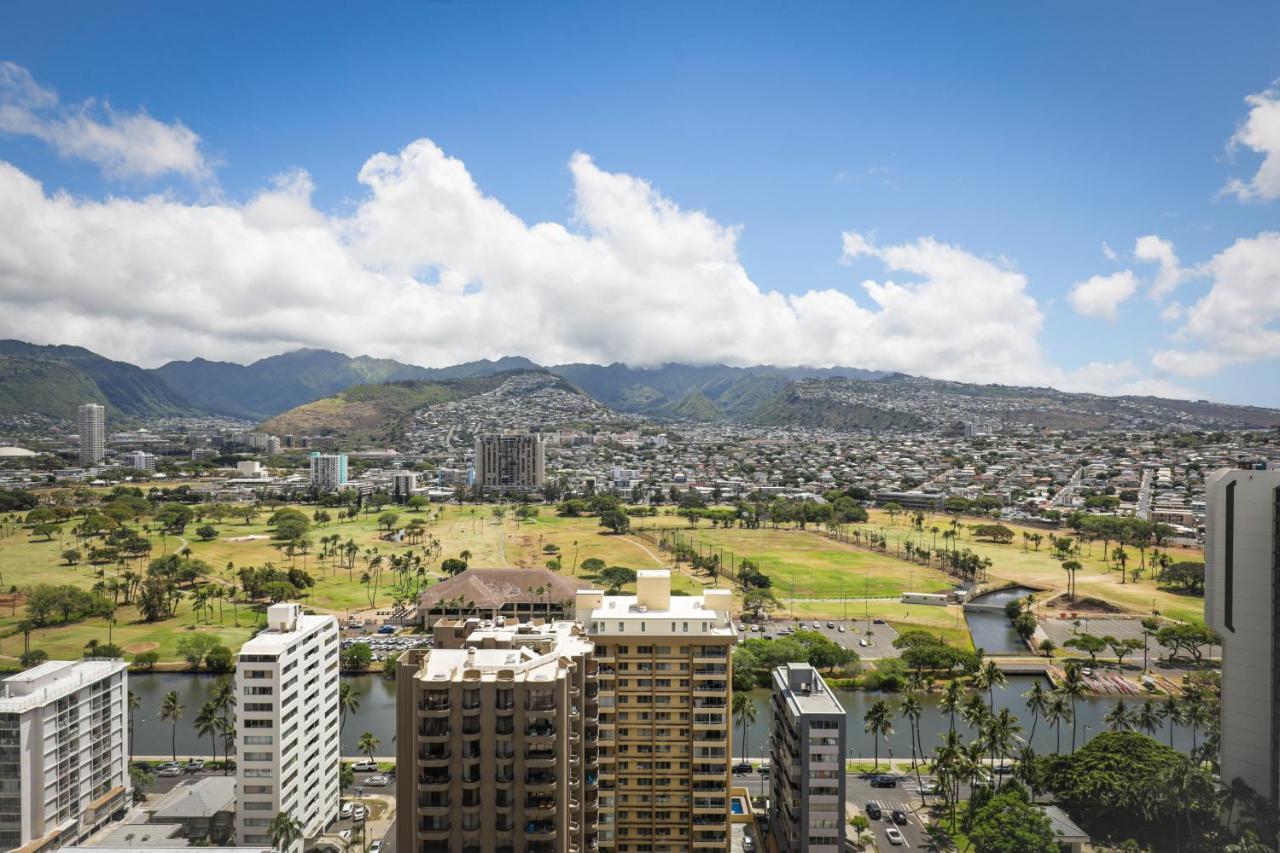 Aparthotel Aston At The Waikiki Banyan Honolulu Esterno foto