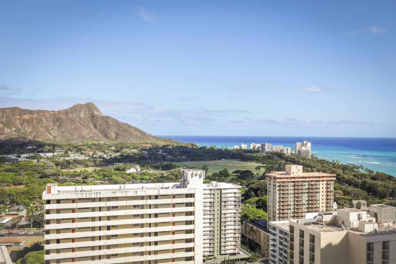 Aparthotel Aston At The Waikiki Banyan Honolulu Esterno foto