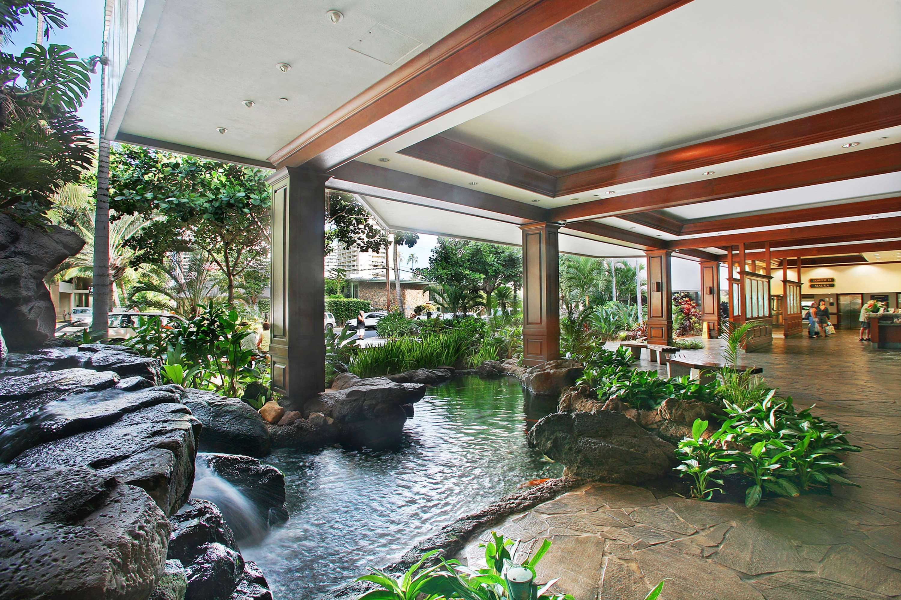 Aparthotel Aston At The Waikiki Banyan Honolulu Esterno foto