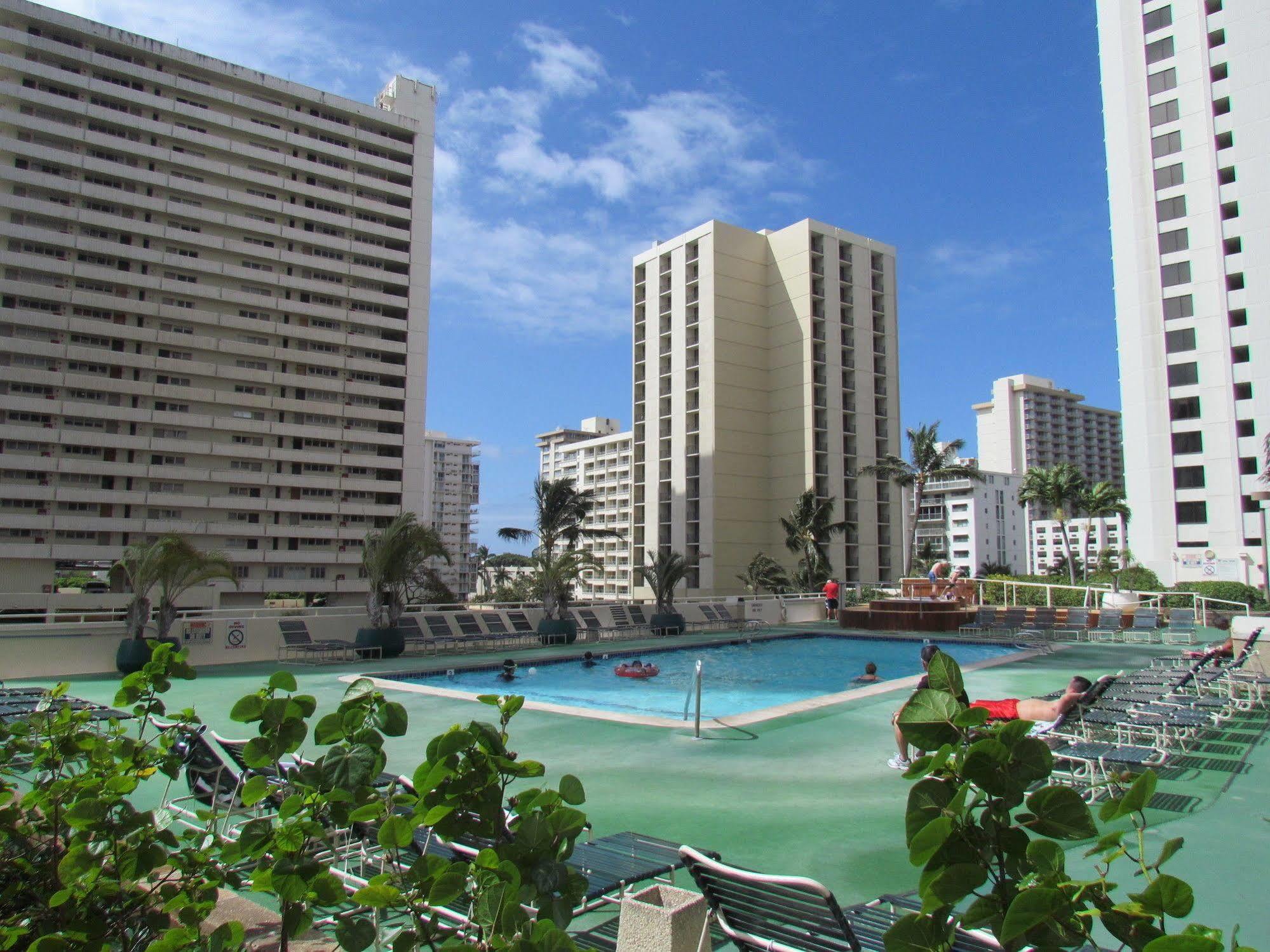 Aparthotel Aston At The Waikiki Banyan Honolulu Esterno foto